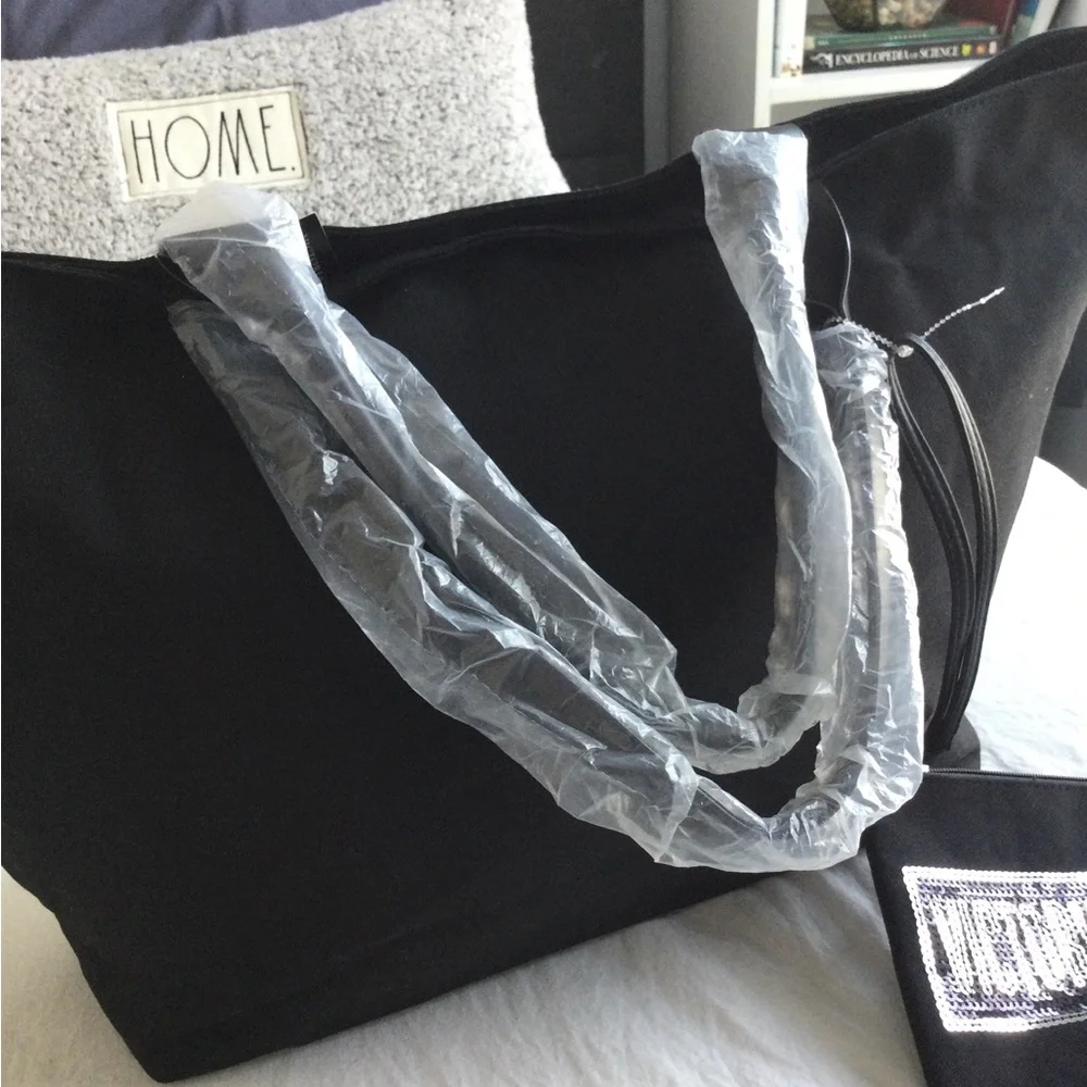PRICE DROP! NWT Large Victoria's Secret Beach Bag & cosmetic bag - Picture 8 of 12
